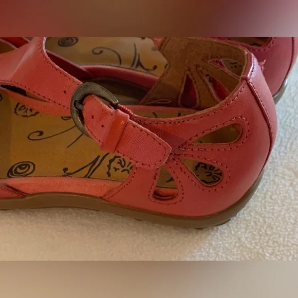 BARETRAPS ROSELY LEATHER SLIP ON SHOES - SZ 7M - Picture 7 of 8